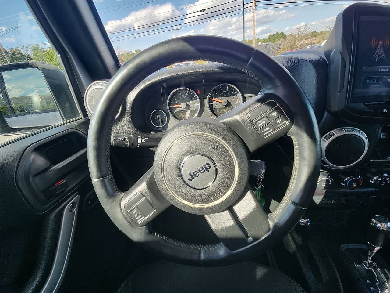Used 2016 Silver Jeep Sahara image 17