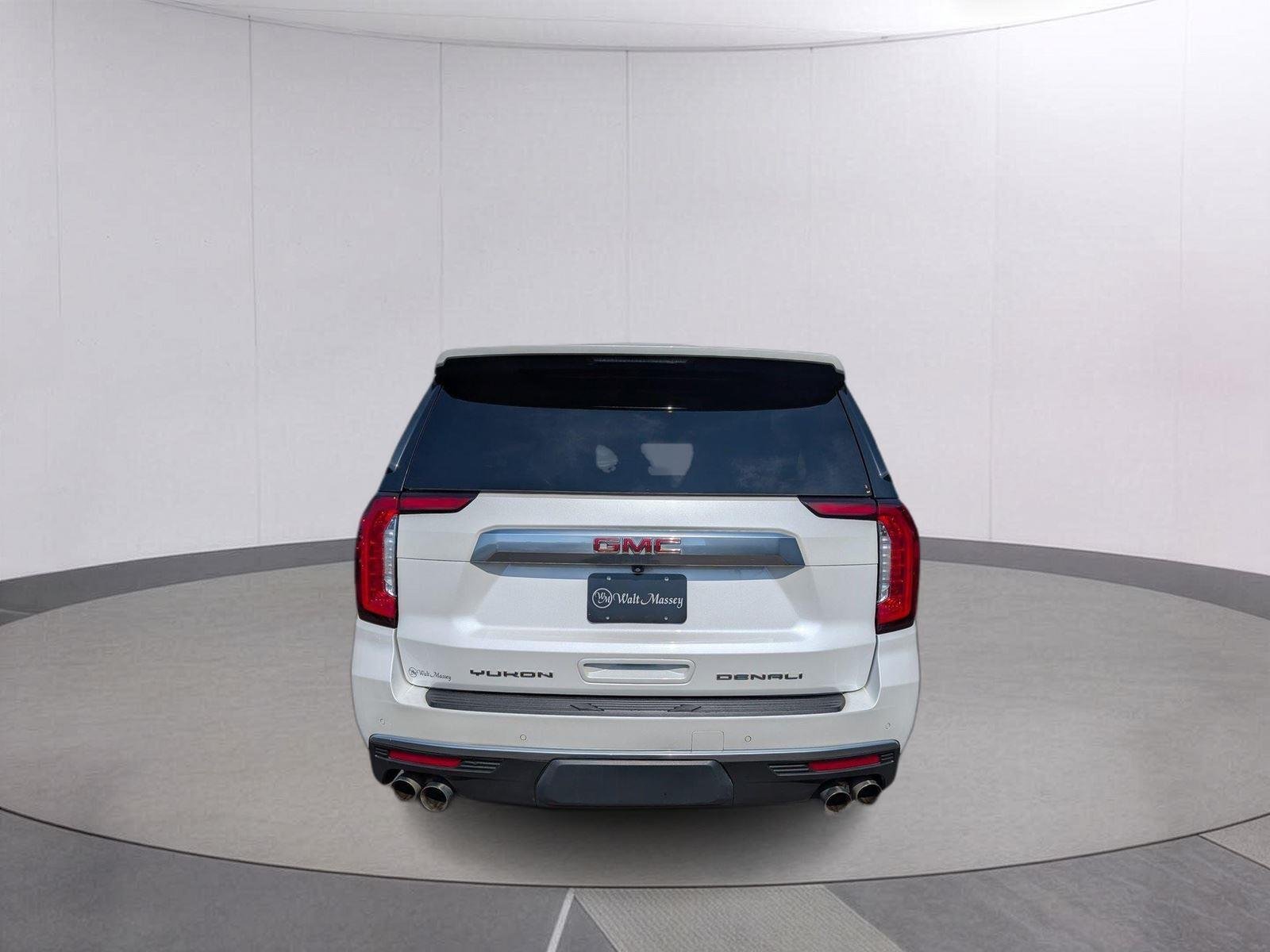 Used 2022 White Frost Tricoat GMC Denali image 4