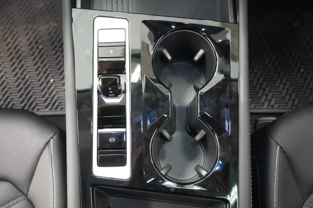 2025 Volkswagen Atlas SE w/Tech - Photo 28