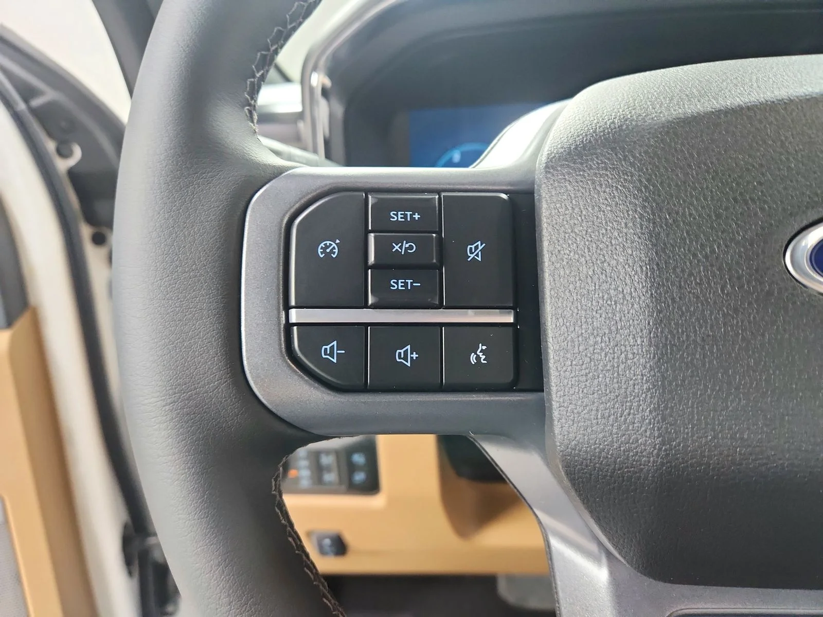 New 2026 Star White Metallic Tri-Coat Ford F-250® Lariat® image 25