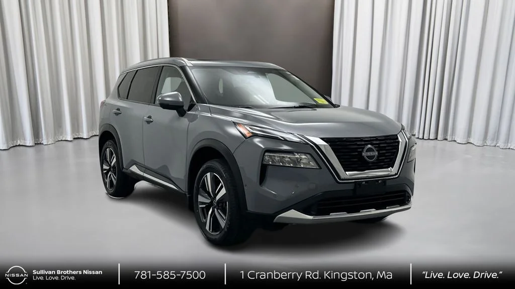 Used 2023 Gray Nissan Platinum image 3