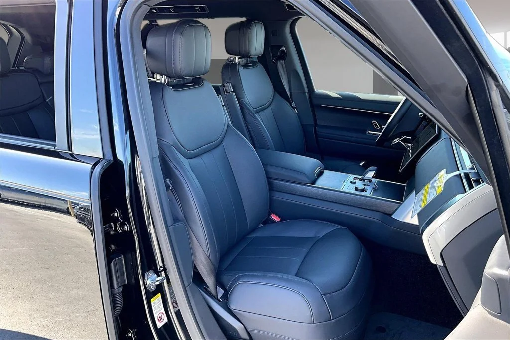 New 2027 Santorini Black LAND ROVER  image 12