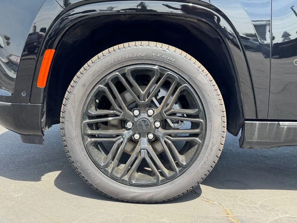 New 2026 High Gloss Black Exterior Paint Jeep Limited Reserve image 18