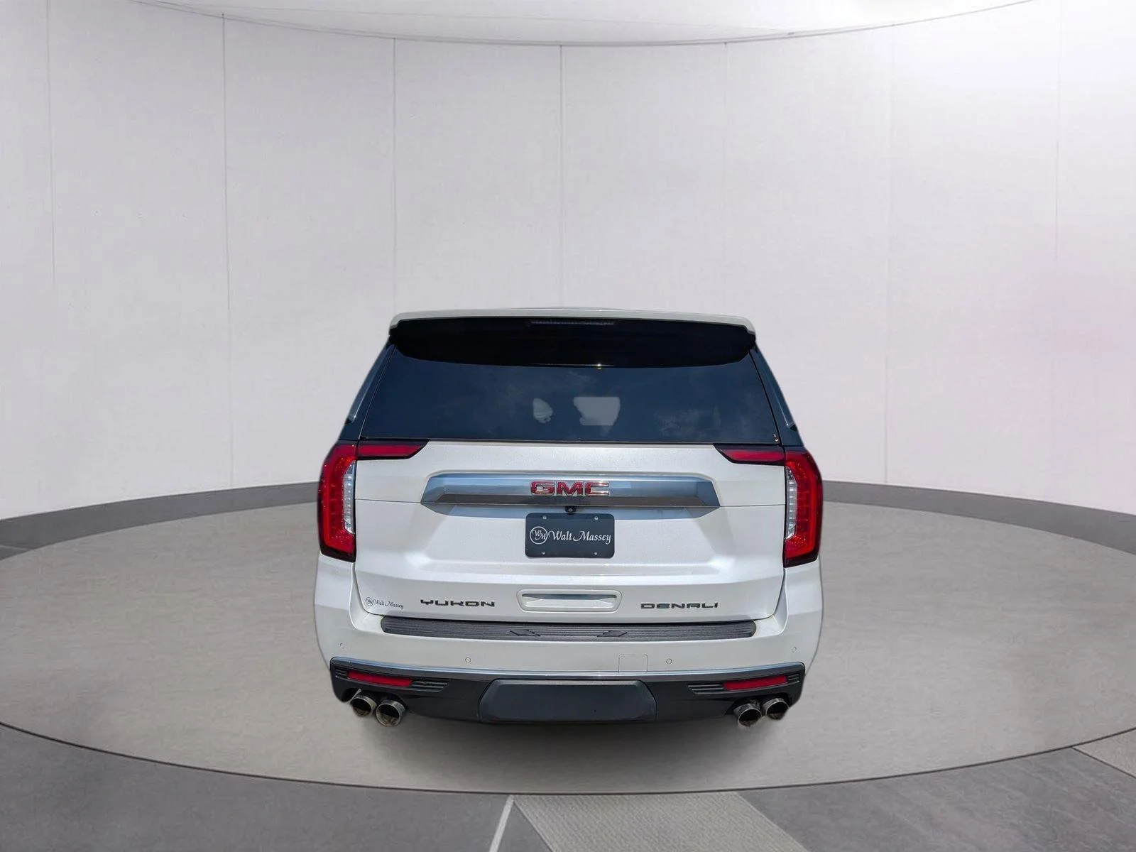 Used 2022 White Frost Tricoat GMC Denali image 4