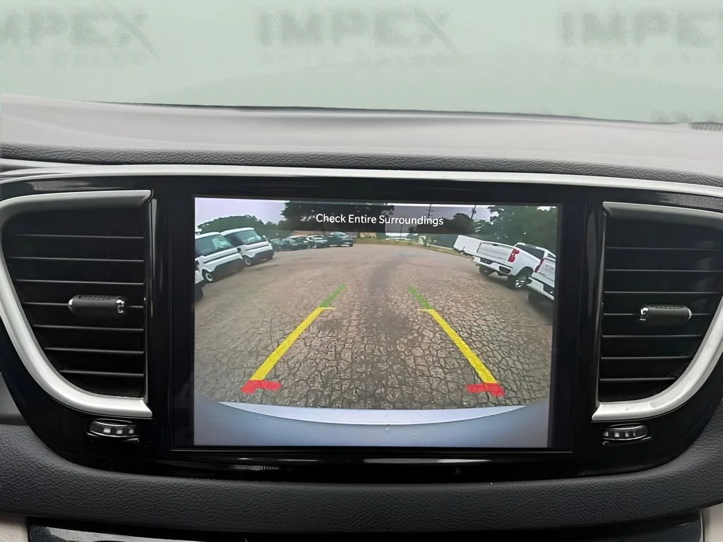 Used 2024 Silver Chrysler Touring L image 25