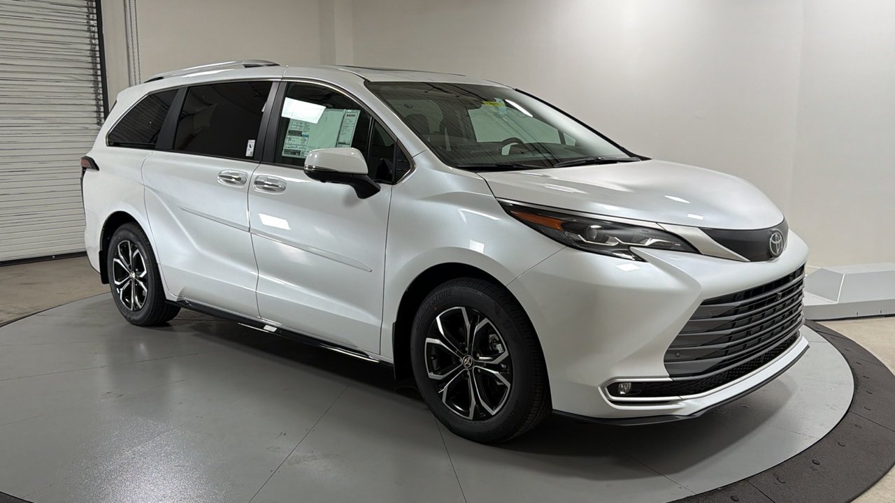 New 2026 Wind Chill Pearl <sup>1</sup> Toyota  Platinum image 3