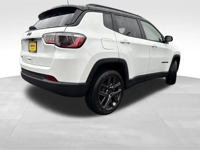 New 2026 Bright White Clear-Coat Exterior Paint Jeep Limited image 7
