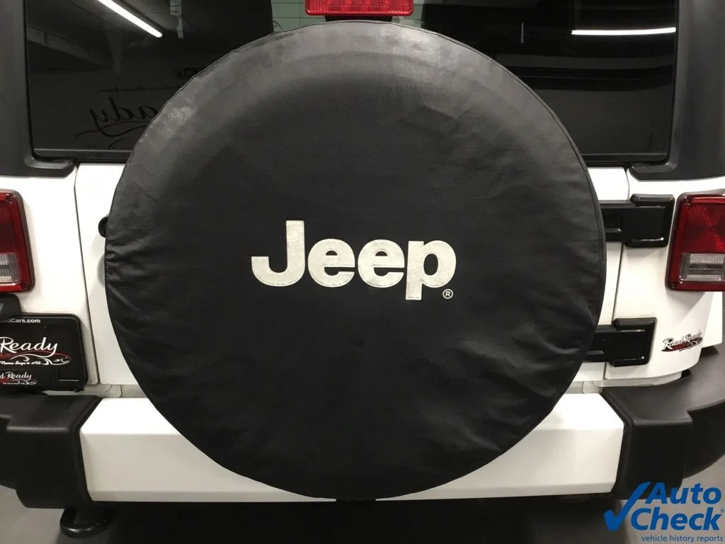 Used 2016 White Jeep Sahara image 18