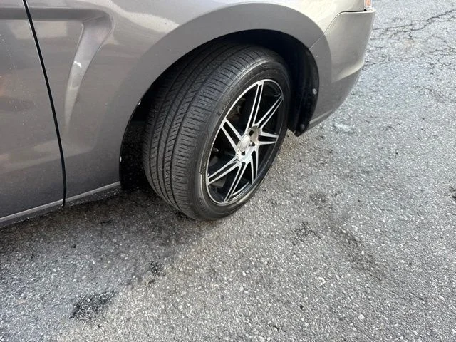 Used 2010 Gray Ford SES image 11