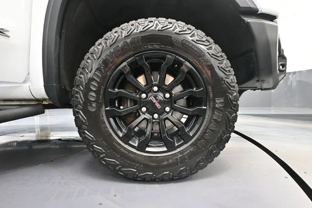 Certified Used 2023 White GMC AT4X image 18