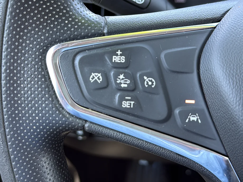 Used 2021 White Chevrolet LT image 9