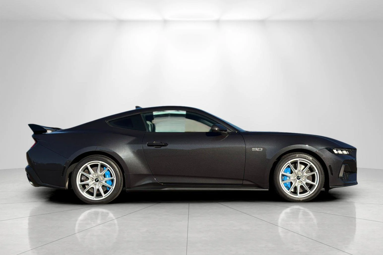 Used 2024 Dark Matter Gray Metallic Ford GT Premium image 2