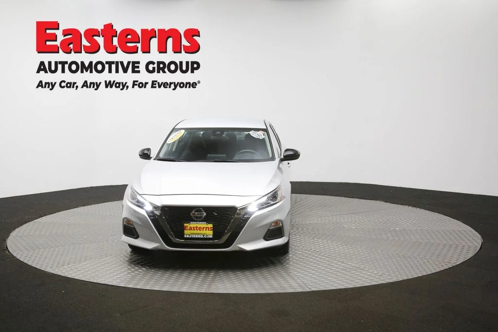 Used 2022 Silver Nissan 2.5 SR image 49