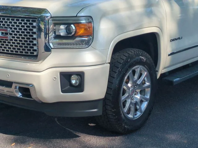 Used 2015 White GMC Denali image 9
