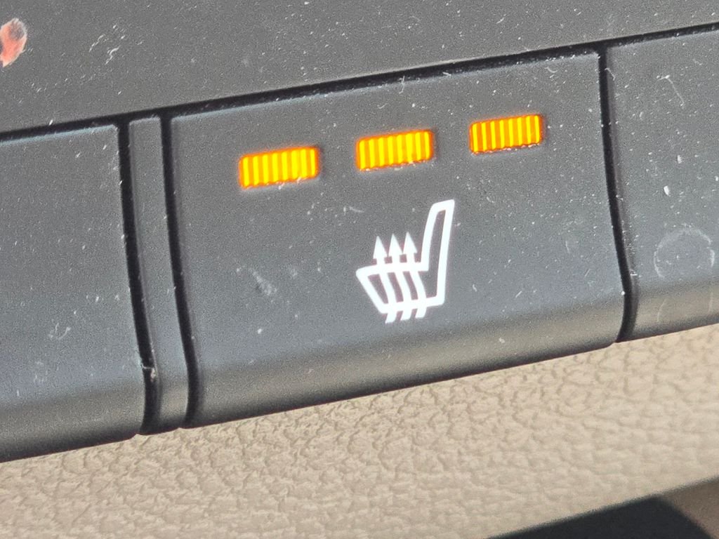Used 2019 White Hyundai Value image 3