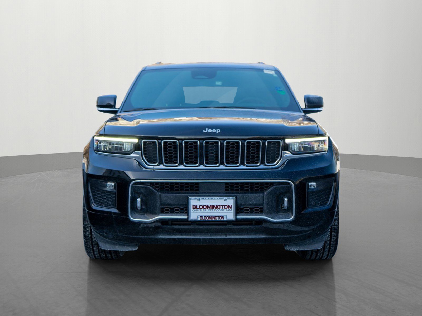 Used 2025 Jeep Grand Cherokee Overland with VIN 1C4RJHDG9S8637466 for sale in Minneapolis, Minnesota