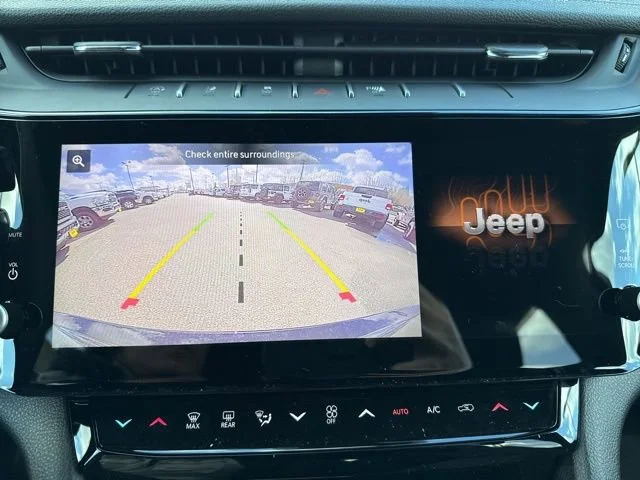 New 2026 Diamond Black Crystal Pearl-Coat Exterior Paint Jeep Limited image 18