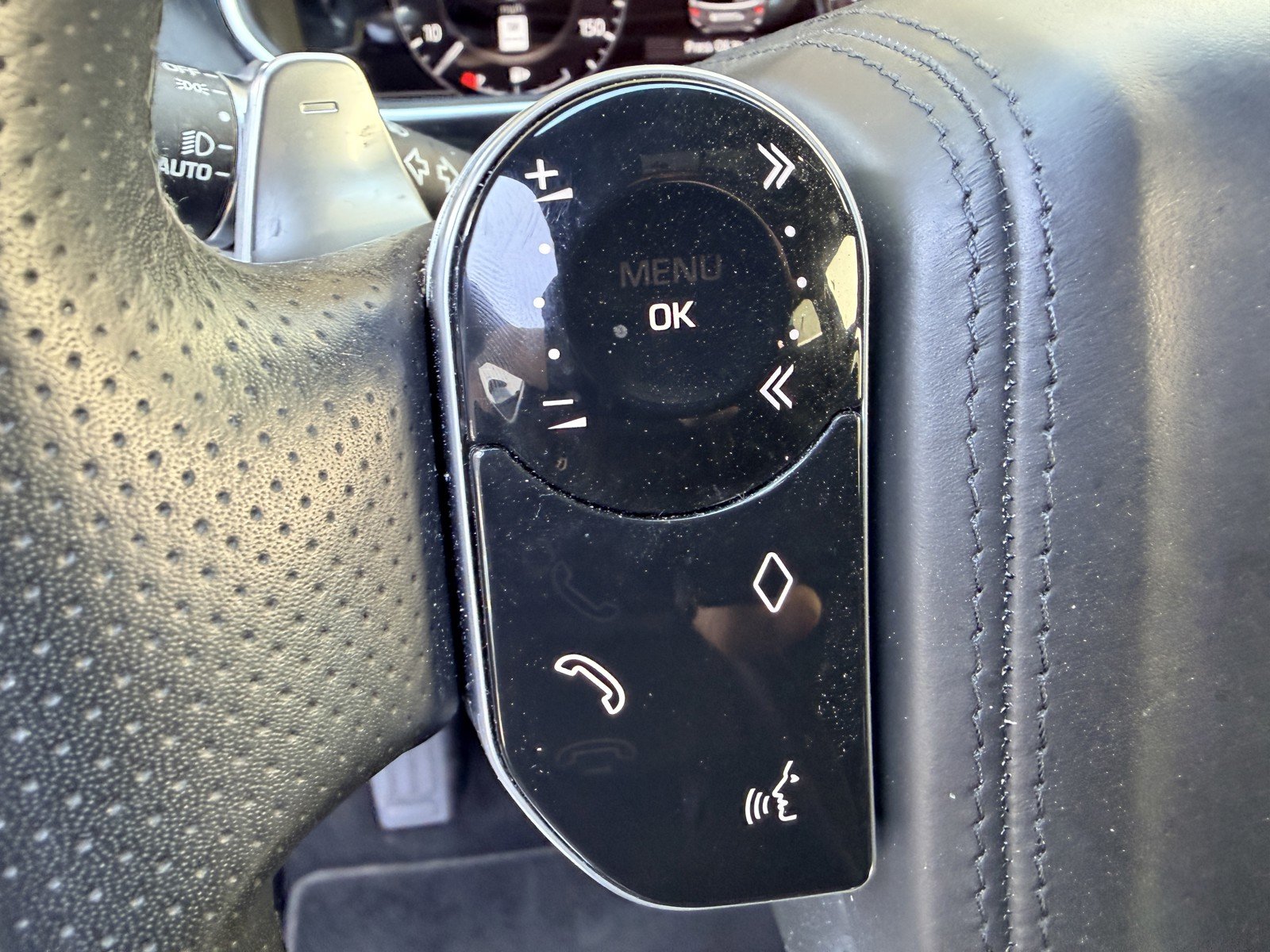 Used 2022 Fuji White Land Rover HSE Silver Edition image 17