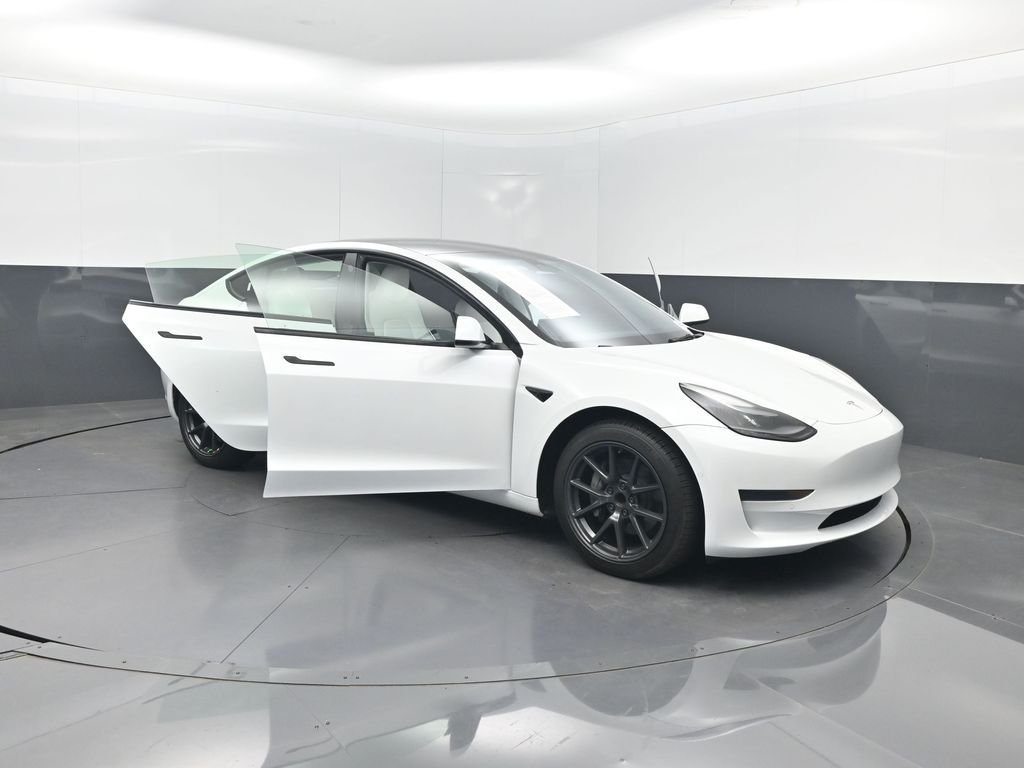 Used 2022 White Tesla Base image 32