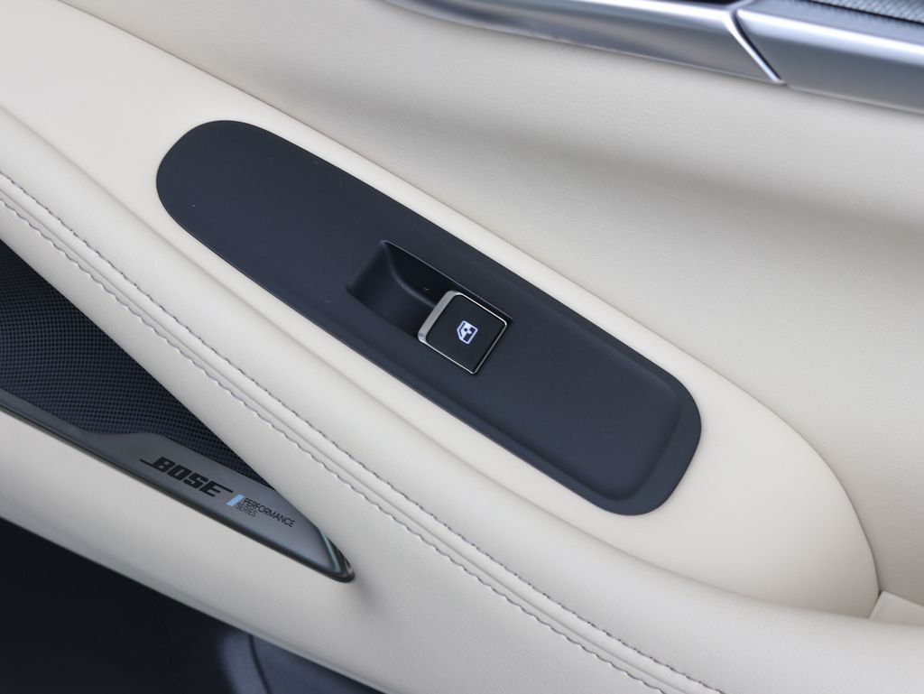 Used 2023 White INFINITI LUXE image 42