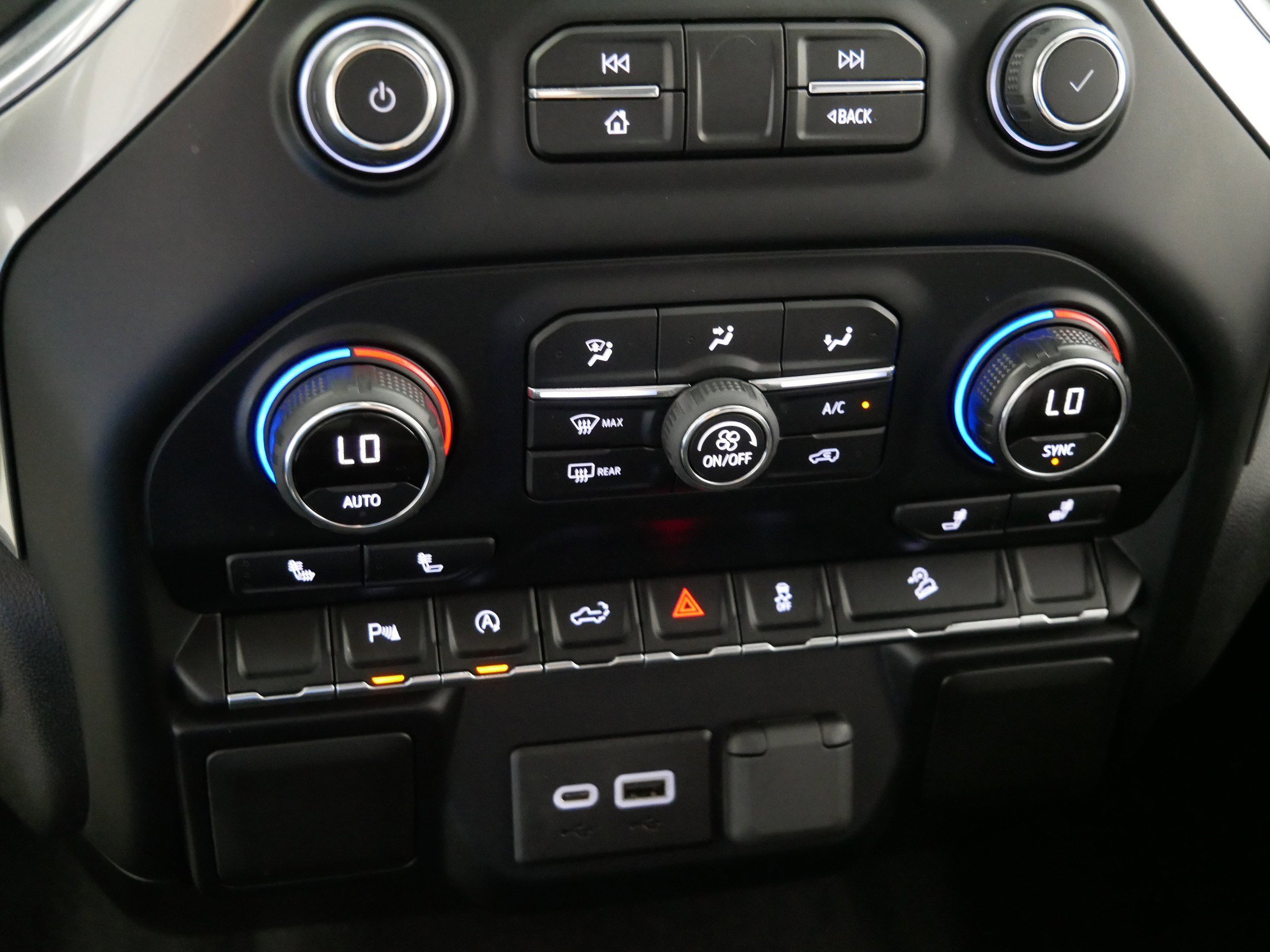 Used 2020 SUMMIT WHITE Chevrolet LT image 23