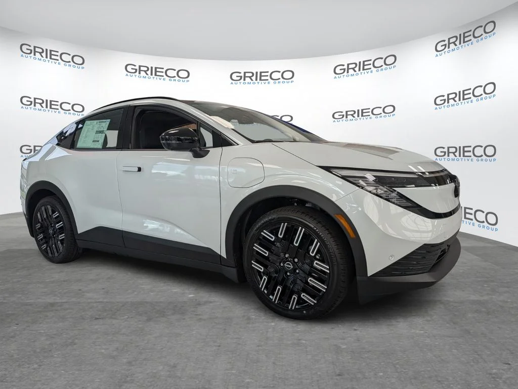 2026 Nissan Leaf Platinum+'s photo