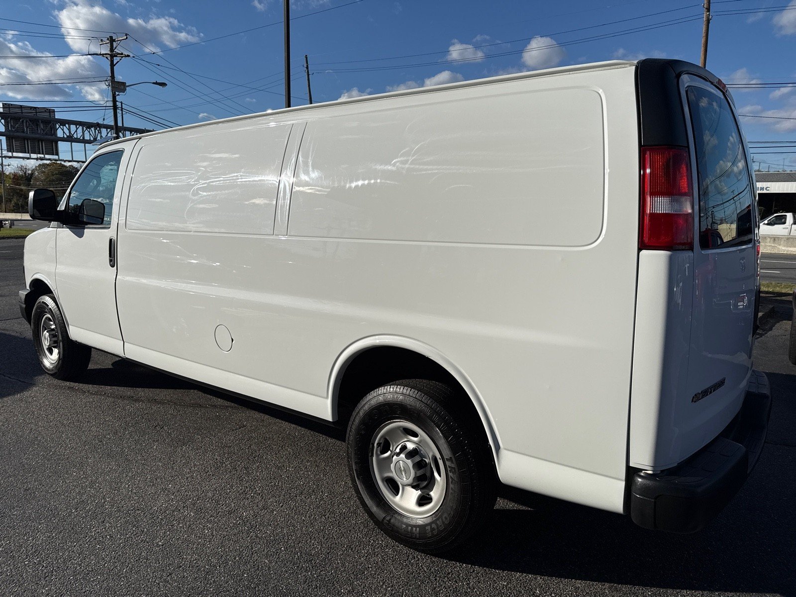 2020 Chevrolet Express Cargo photo 3