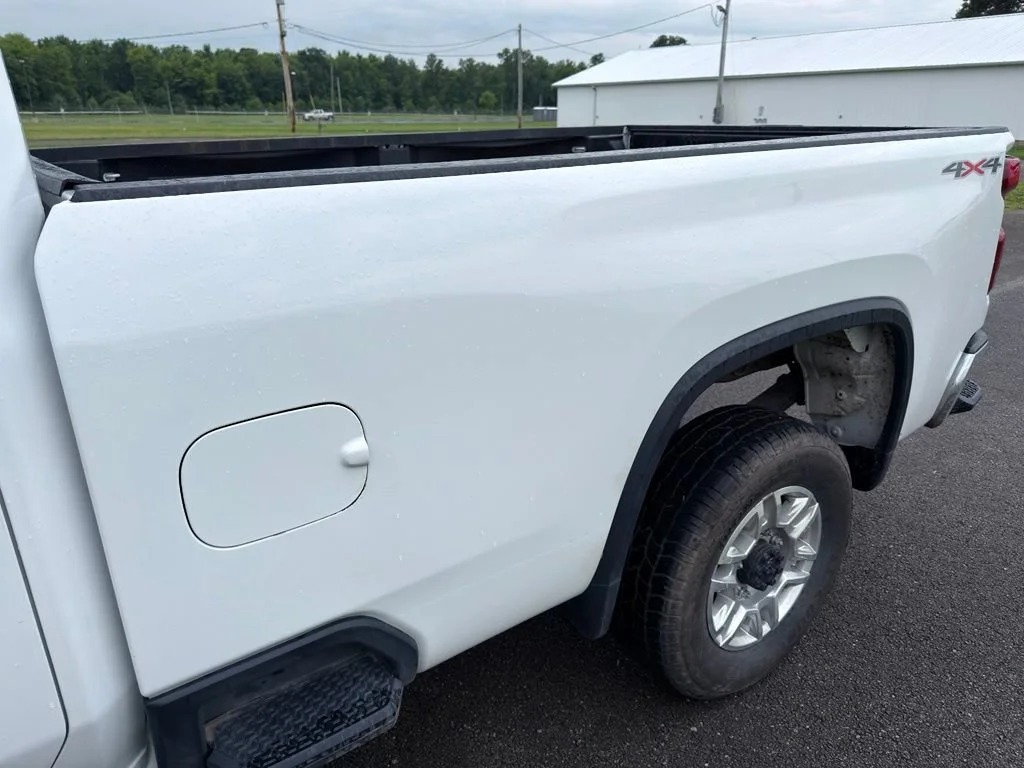 Used 2025 Summit White Chevrolet LT image 11