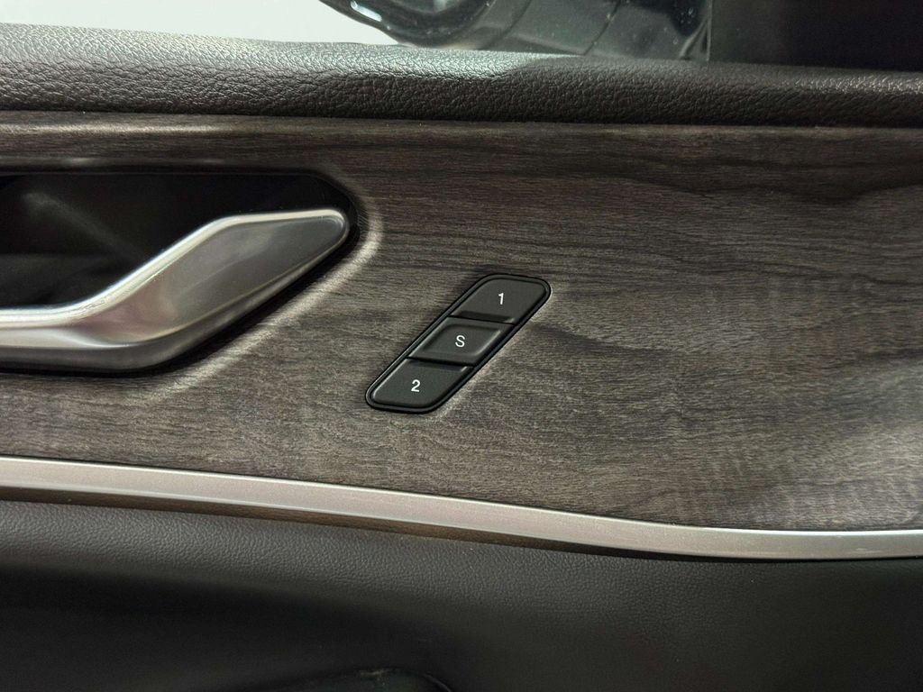Used 2022 White/off-white Jeep Limited image 18
