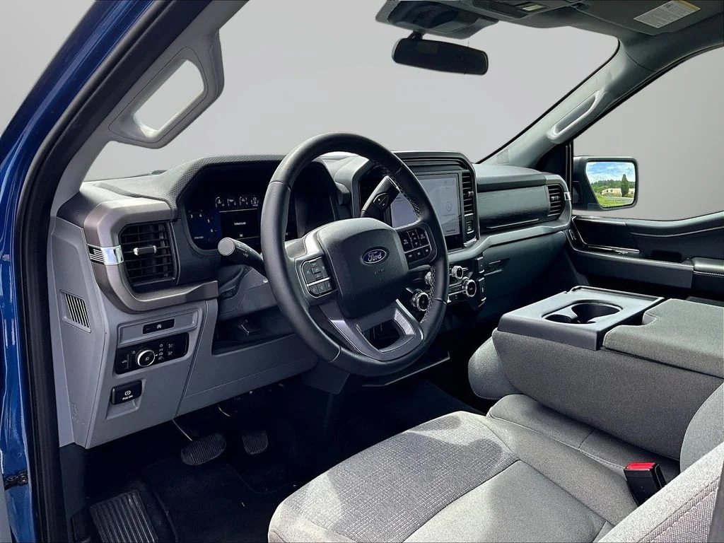 Used 2025 Blue Ford XLT image 17