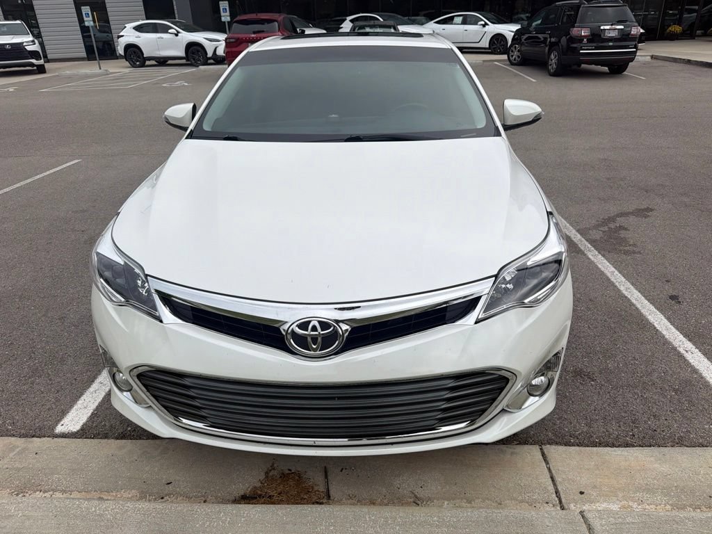 Used 2014 Blizzard Pearl Toyota XLE image 2