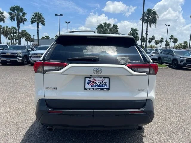 Used 2022 White Toyota XLE Premium image 6