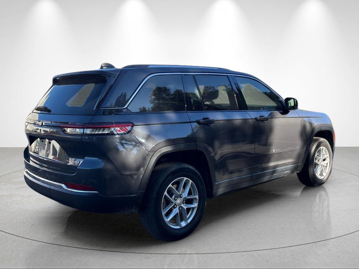 Used 2023 Baltic Gray Metallic Clearcoat Jeep Laredo image 5