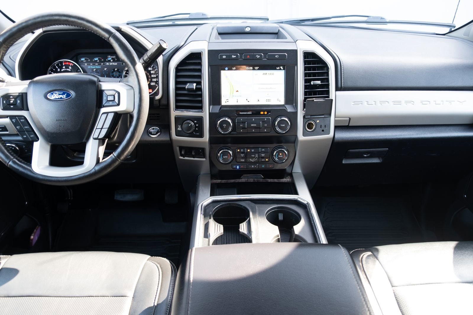 Used 2019  Ford Lariat image 19