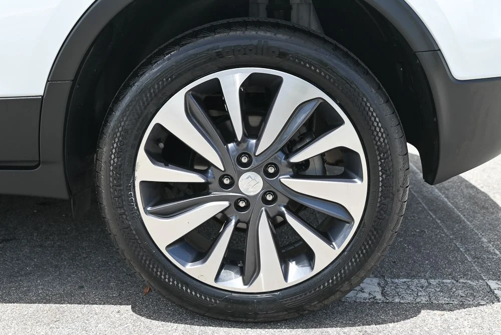 Used 2022 White Buick Preferred image 8