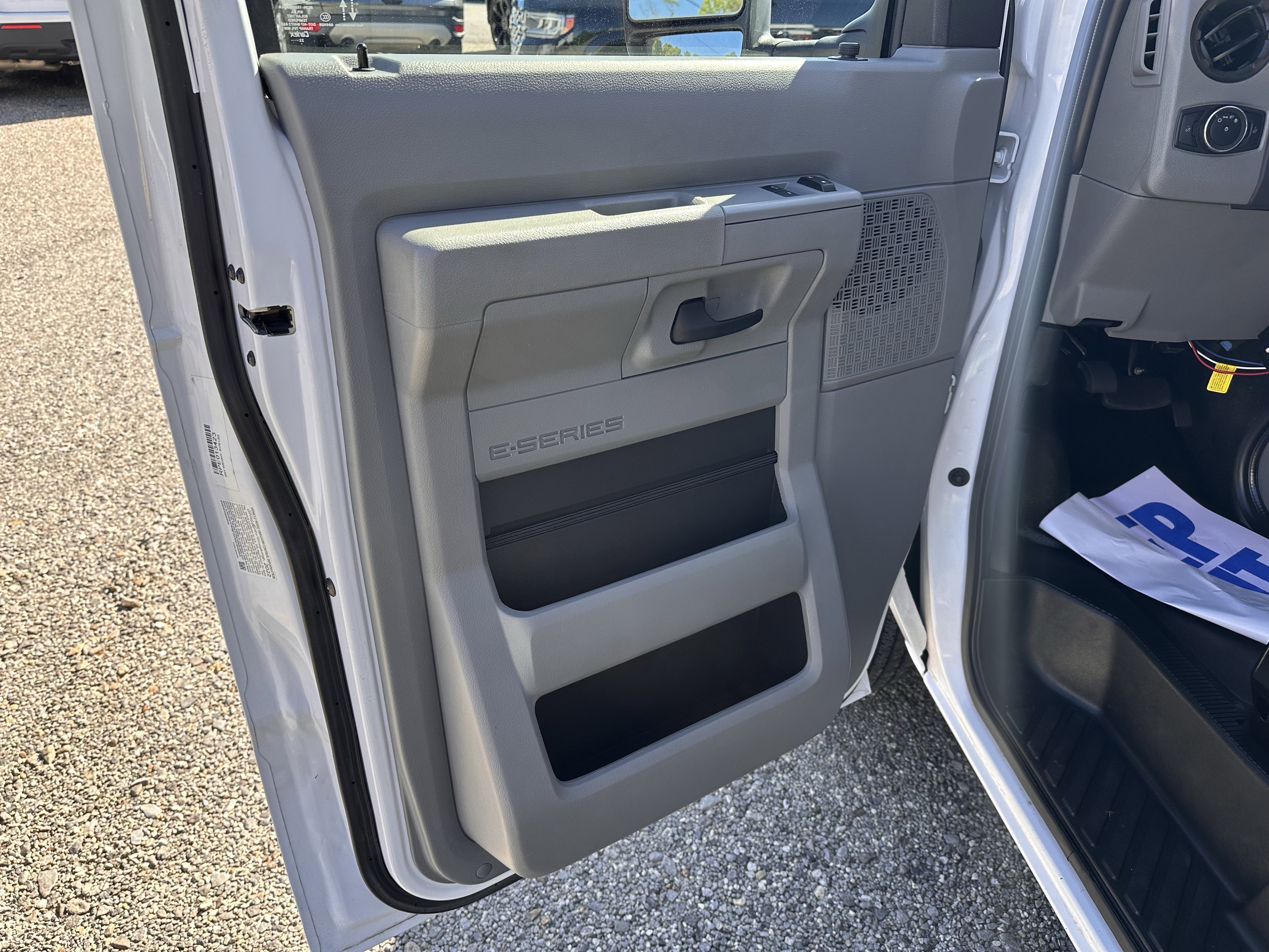 Used 2023 Oxford White Ford  image 7