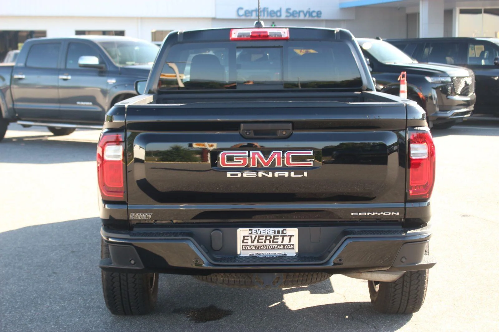Used 2024 Onyx Black GMC Denali image 6