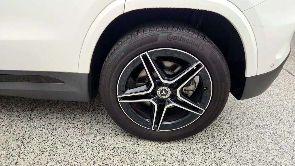 Used 2025 Polar White Mercedes-Benz GLA 250 4MATIC SUV w/ AMG® Night Pkg & Burmester Audio image 9