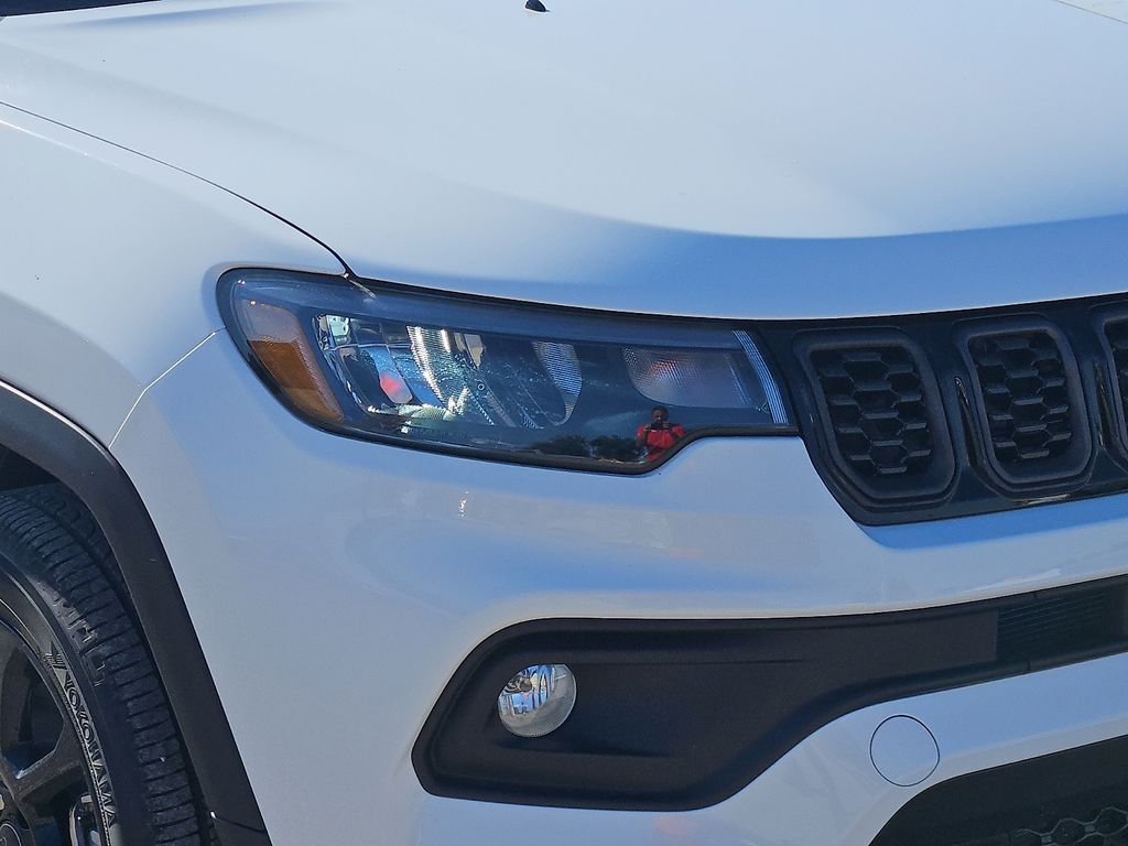 New 2026 Bright White Clearcoat Jeep Latitude image 8