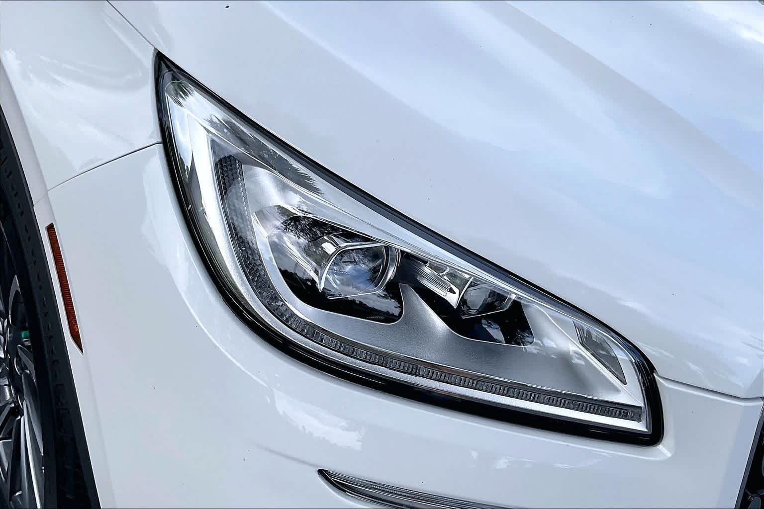 Used 2023 Pristine White Lincoln Reserve image 27