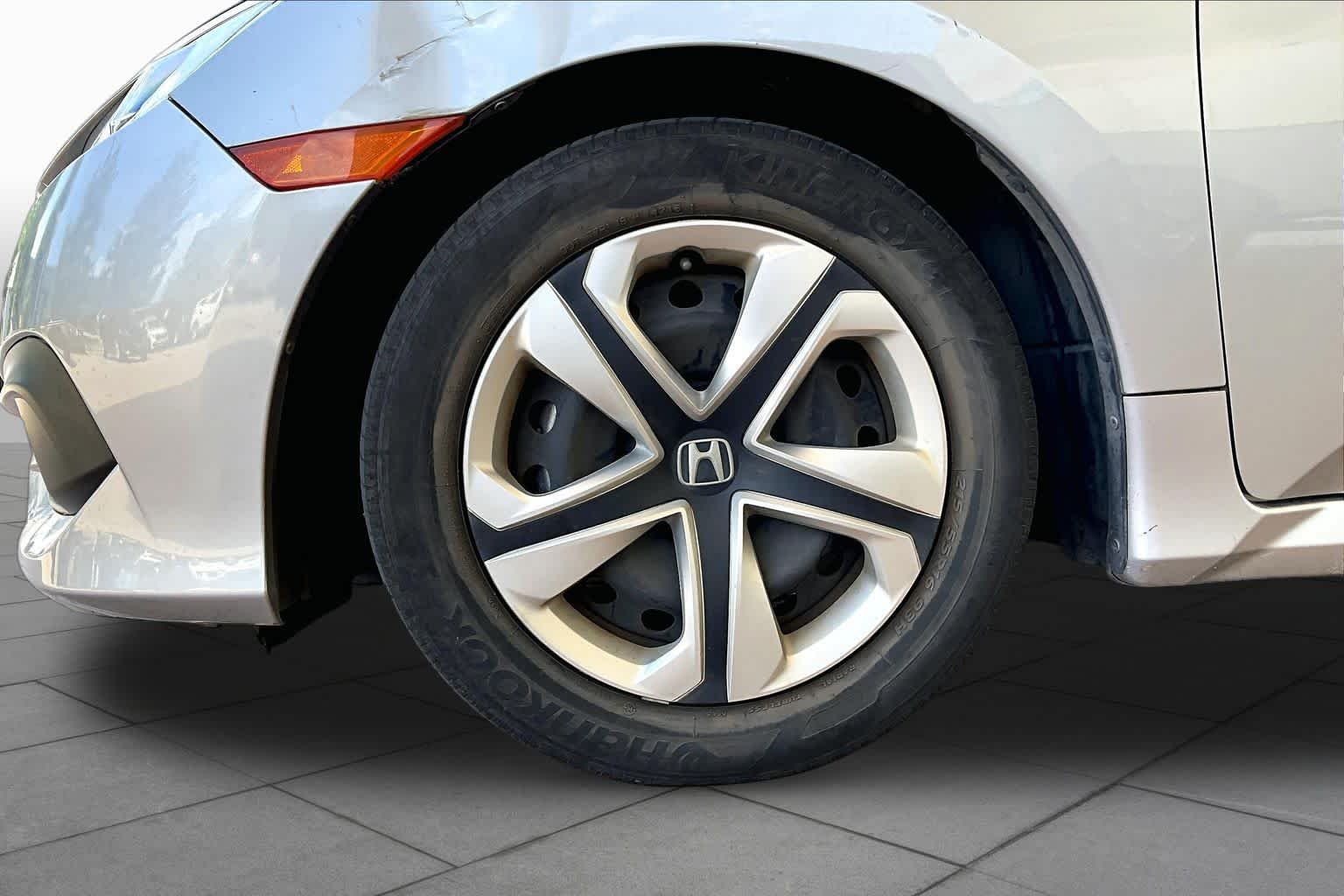 Used 2016 Lunar Silver Metallic Honda LX image 10