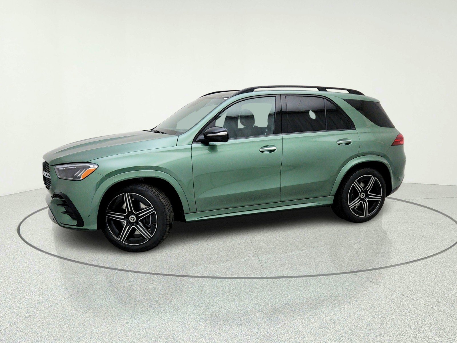 New 2026 MANUFAKTUR Ireland Mid Green Metallic Mercedes-Benz GLE 450 4MATIC® SUV image 15