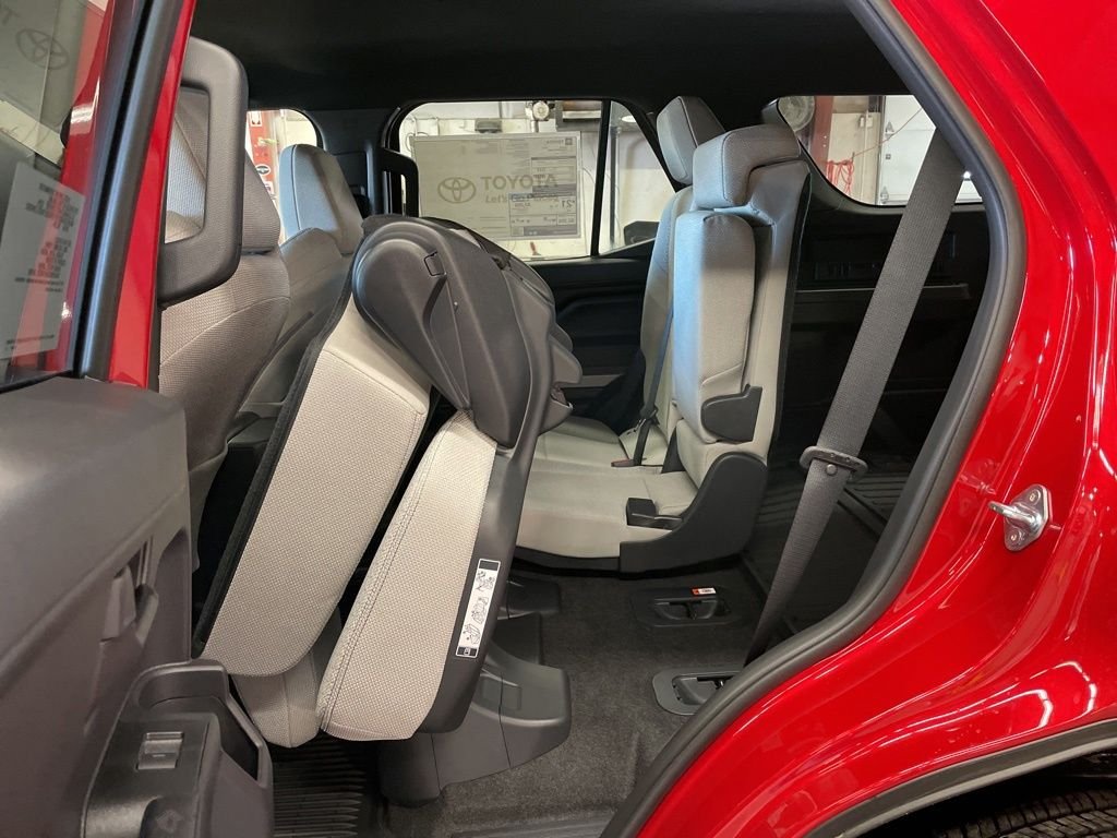 2026 Toyota 4Runner SR5 - Photo 27