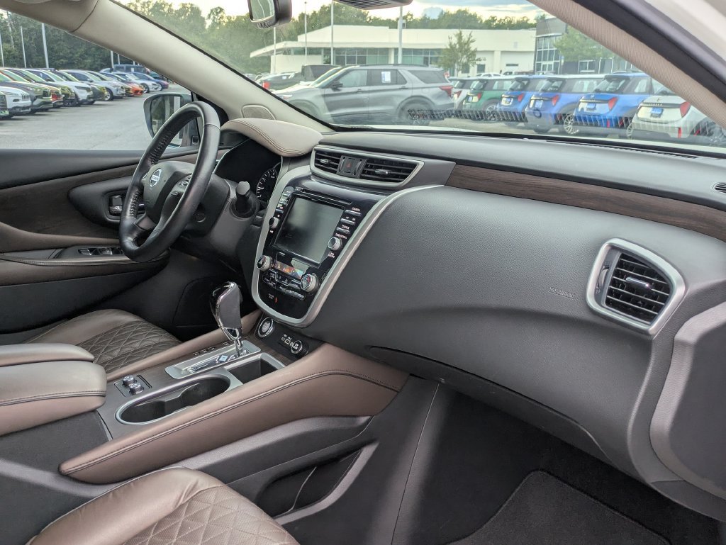 Used 2020 White Nissan Platinum image 24