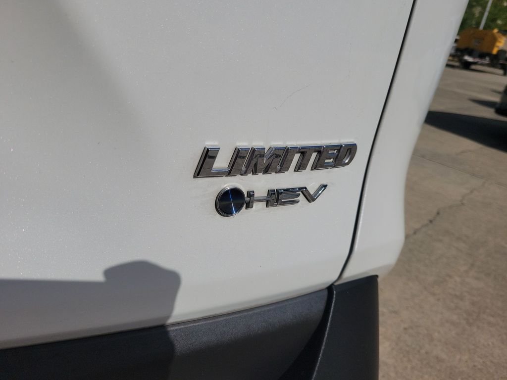 Certified Used 2025  Toyota Limited image 7