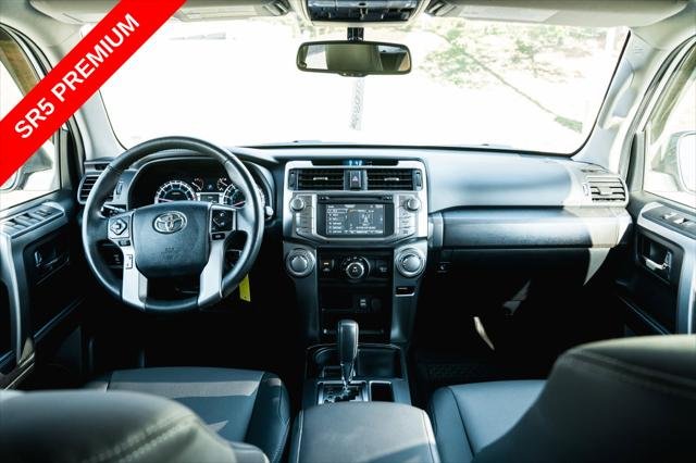 Certified Used 2019 CLASSIC SILVER MET Toyota  image 12