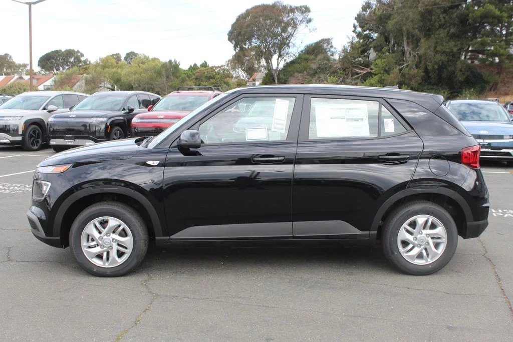 New 2026 Black Hyundai SE image 2