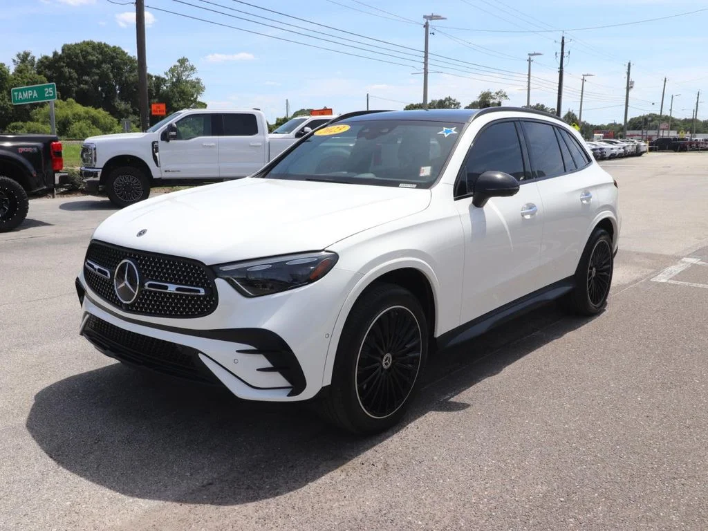 Certified Used 2023 White Mercedes-Benz GLC 300 image 3