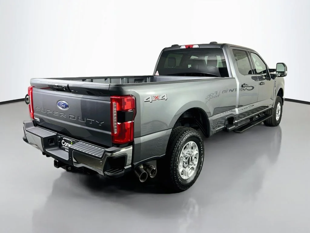 New 2026 Carbonized Gray Metallic Ford XLT image 15