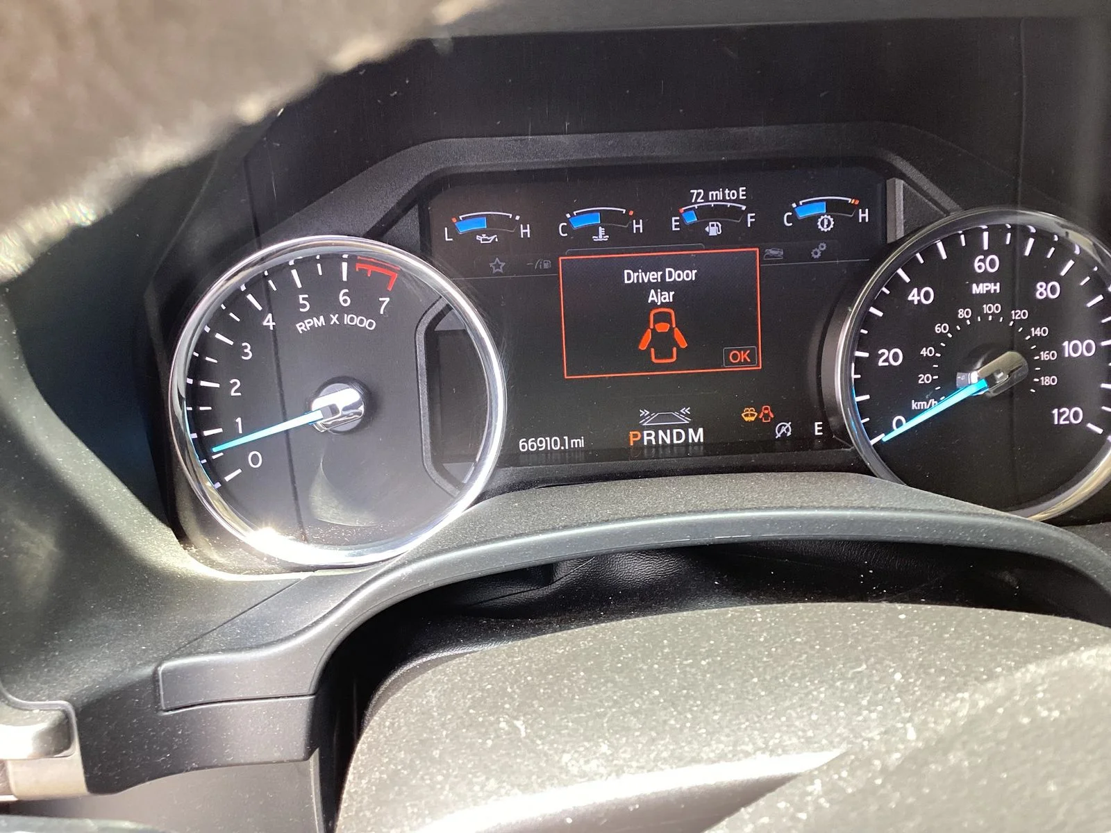 Used 2017 Blue Ford SE image 5